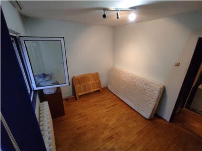 Apartament cu 4 camere, decomandat, in Frumoasa