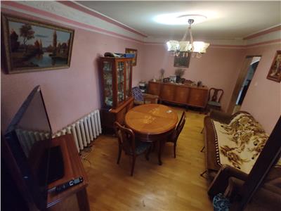 Apartament cu 4 camere, decomandat, in Frumoasa