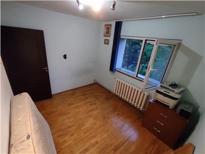 Apartament cu 4 camere, decomandat, in Frumoasa